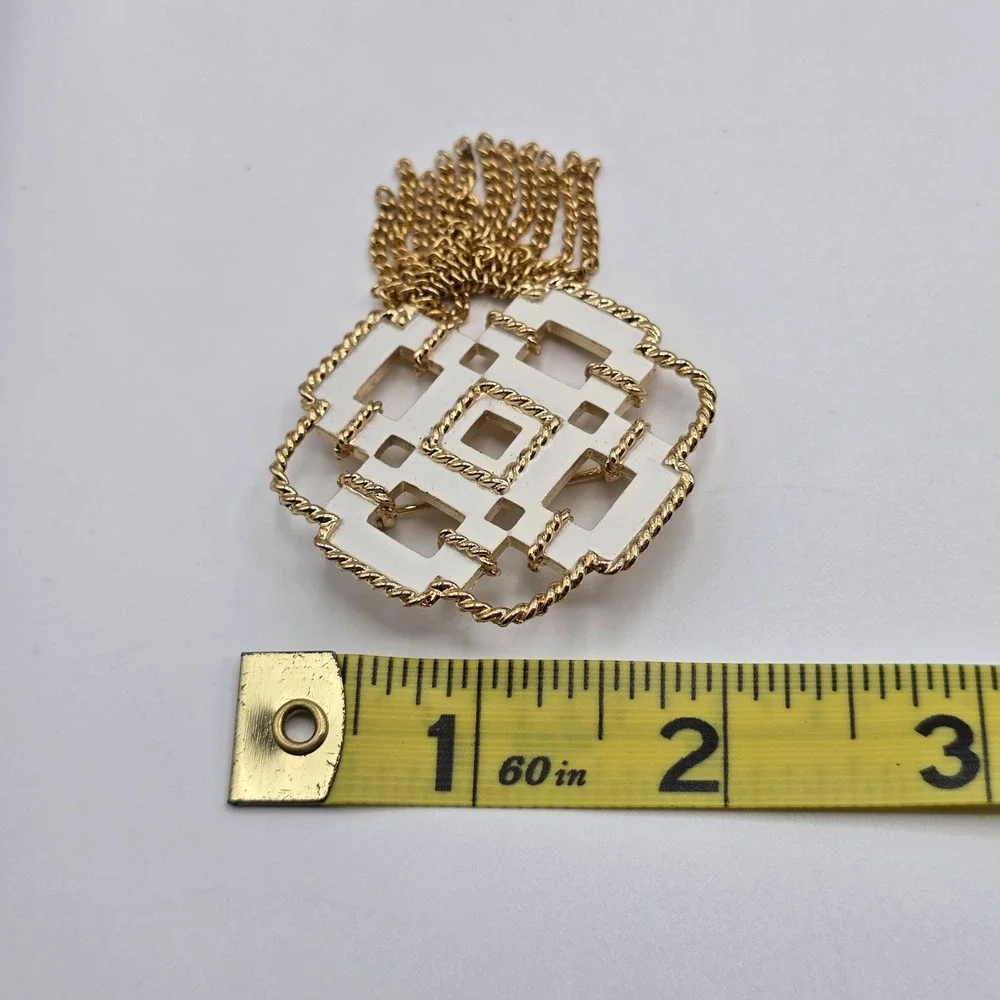AVON Geometric Tassel Brooch Gold Tone White Enamel Lapel‎ Pin Pendant Dangle